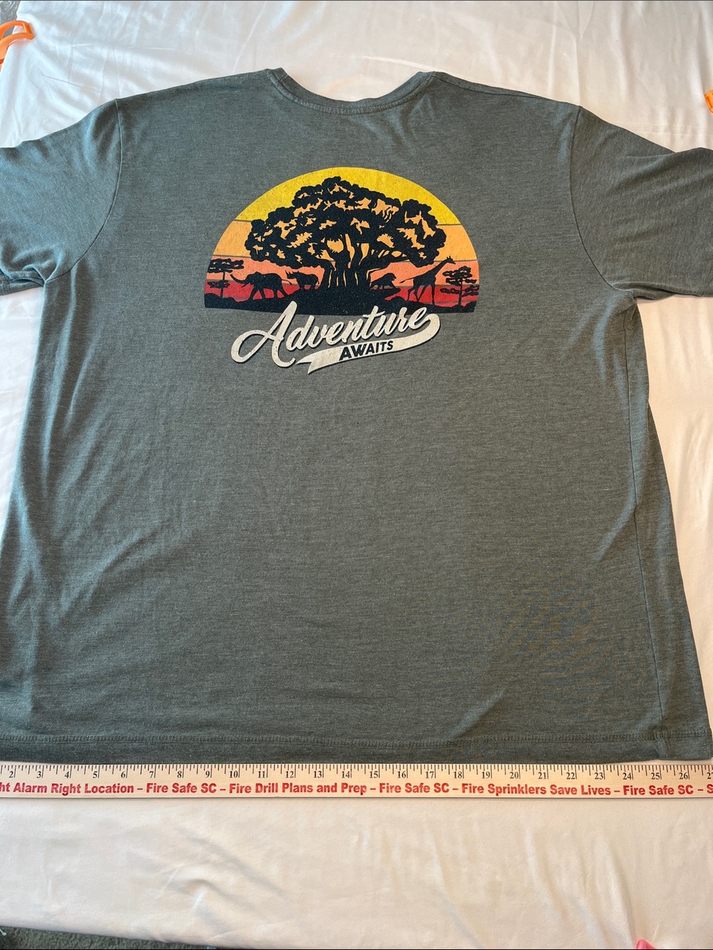 Disney Animal Kingdom Adventure Awaits Tree of Life Safari T-Shirt Men’s XXL‎